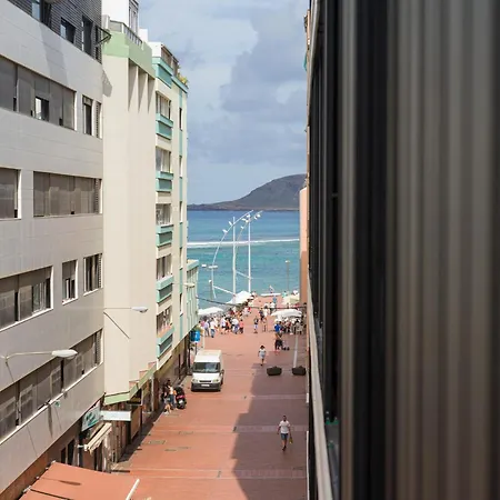 In Palmas Near Playa De Canteras * Лас-Пальмас-де-Гран-Канария